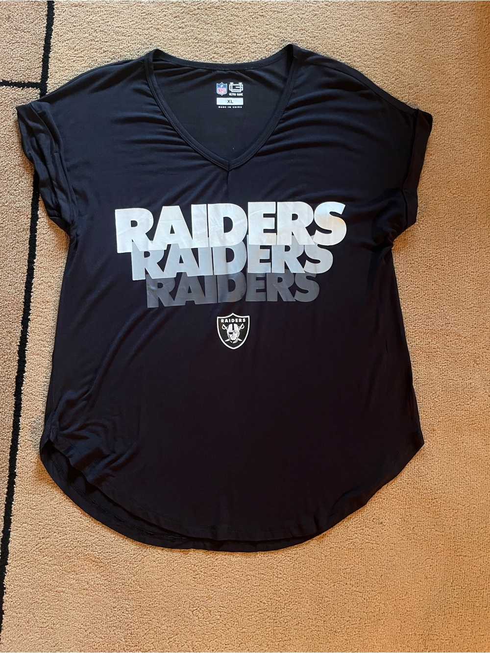Oakland Raiders Women's Black V-Neck Team Tee